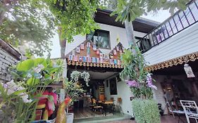 TAVEE Guesthouse